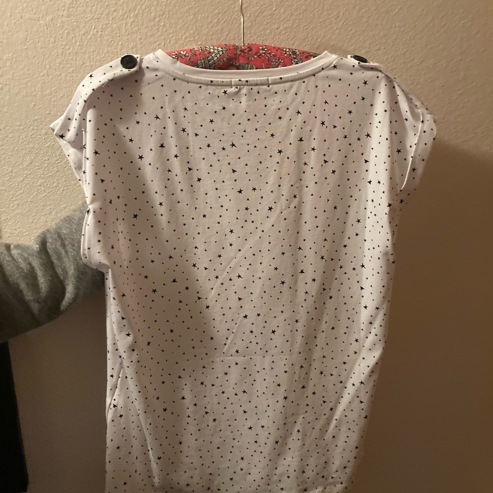 White with small black stars. Saint and Sofia. Size 6. Button detail on shoulder